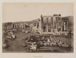 Athènes. Vue de la partie ouest de la terrasse de l’Acropole au
                    nord du Parthénon. L’Erechtheion © Musée Guimet, Paris, Distr. Rmn / Image Guimet